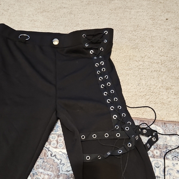 Black Lace-Up High-Waist Leggings - Women - Picture 5 of 8